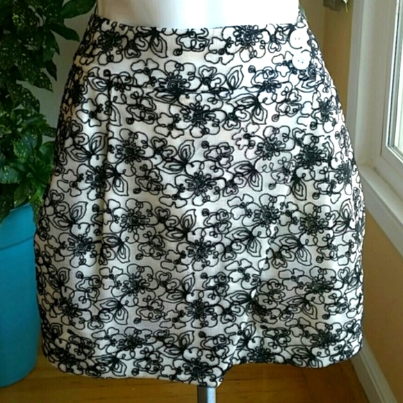 Lo Embroidered Lace Black and White Mini Faux Wrap Skirt Side Pockets Si… - Picture 9 of 9